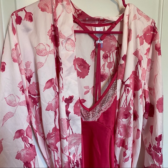 Gorgeous pink silky gown/robe set. LIKE NEW. - Picture 4 of 4